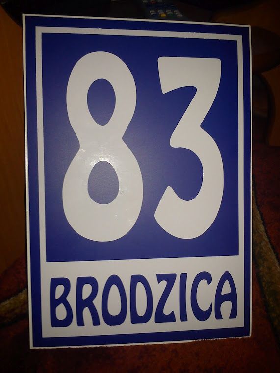 Tabliczka z numerem od sołtysa Brodzicy (Piotr Sendecki)