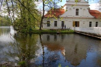 Pierwszy etap prac obejmuje oczyszczenie Stawu Kościelnego. (Krzysztof Żwirski / Wikipedia)