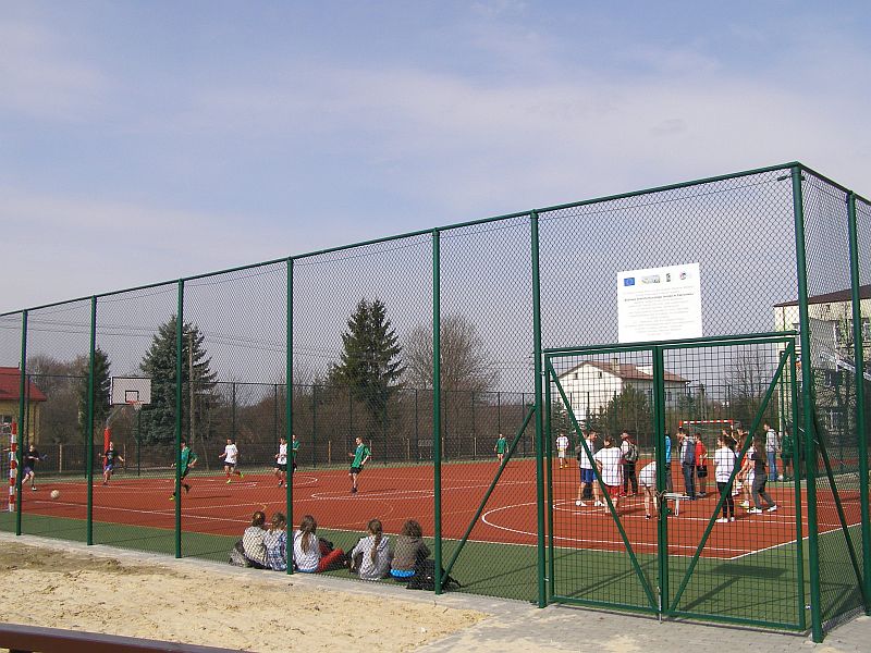 Nowe wielofunkcyjne boisko przy Zespole Szkół w Zakrzówku (UG ZAKRZÓWEK)