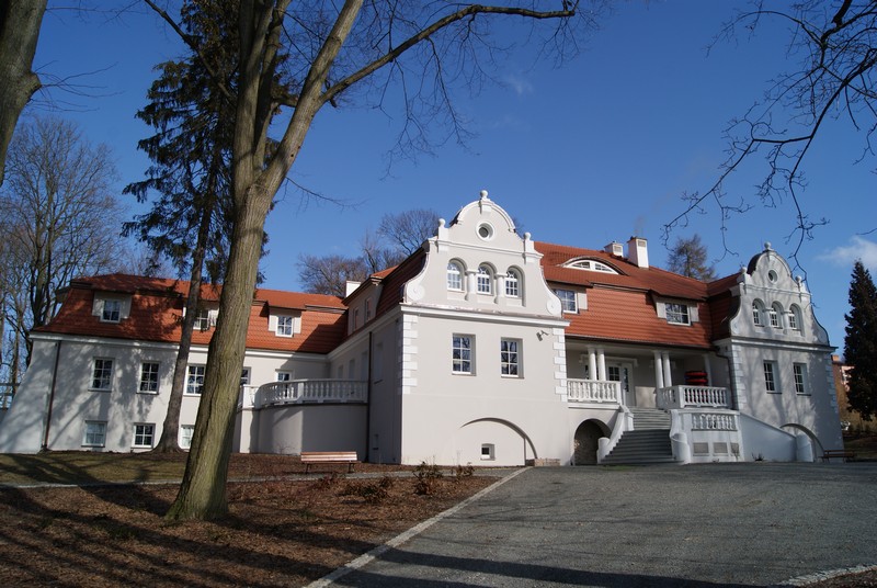 Odrestaurowany pałac w Wierzchowiskach, nagrodzony Laurem Konserwatorskim 2012. (WKZ)