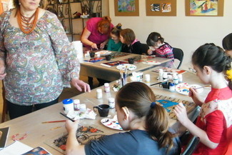 Młodzi uczestnicy warsztatów przekonali się, że jak sami to określili, pisanie ikon jest bardzo trud