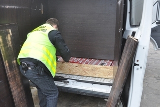 Nielegalne papierosy między innymi były ukryte w podwójnej podłodze (Nadbużański Oddział Straży Gran