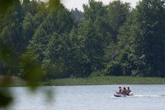 Jezioro Białe co roku przyciąga wielu turystów (Archiwum)