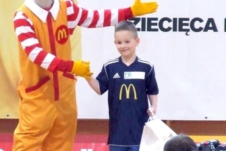 9,5 letni Karol Bondyra z Tomaszowa Lubelskiego wypełnił kupon dzień przed losowaniem (Andrzej Bondy