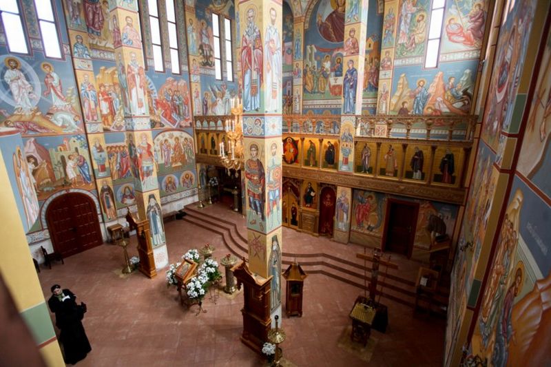 Zwierki - wnętrze cerkwi pełne fresków  (fot. Anatol Chomicz)