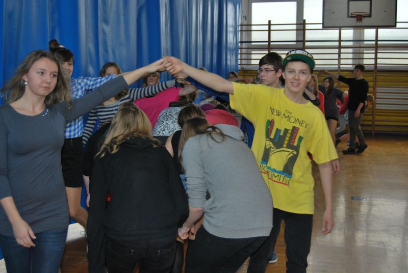 Uczniowie z zagranicy podczas nauki poloneza w Gimnazjum nr 16 w Lublinie (Gimnazjum nr 16)