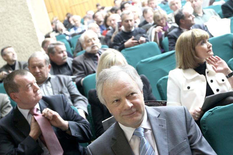 Prof. Michałowski, aby zostać rektorem, musi zdobyć co najmniej połowę z 200 głosów elektorów (Wojci