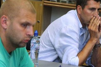 Arkadiusz Pelczar (z lewej) i Dominik Derwisz nie ukrywają rozczarowania po spadku Startu do II ligi