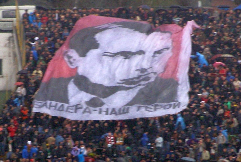 Wizerunek Stepana Bandery na jednym z meczy na Ukrainie