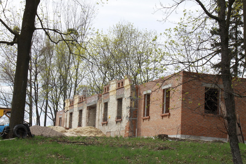 Remont pałacyku w Chojeńcu trwa już od kilku lat i końca robót nie widać<br />
 (Urząd Gminy w Siedliszcz