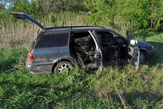 Przed zatrzymaniem przemytnicy zdążyli załadować swój samochód kartonami z papierosami (Nadbużański 