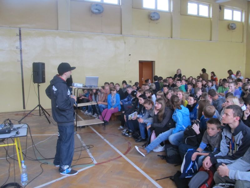 Raperzy bez trudu nawiązali kontakt z uczniami<br />
 (Fot. Zakład Karny w Chełmie)