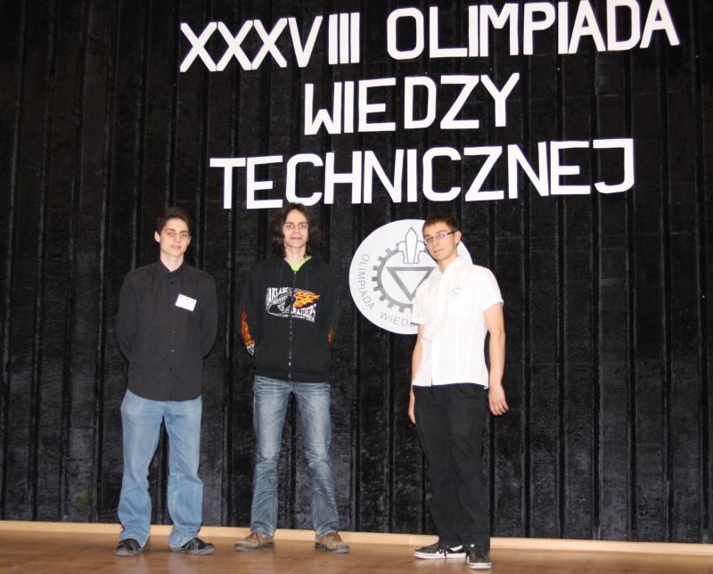 Laureaci Olimpiady Wiedzy Technicznej: Krystian Kałużny, Damian Bukowski oraz Ireneusz Szulc<br />
 (I LO