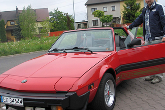 Krzysztof Grosman doprowadził swojego Fiata X1/9 Bertone do stanu idealnego 
 (Jacek Barczyński)