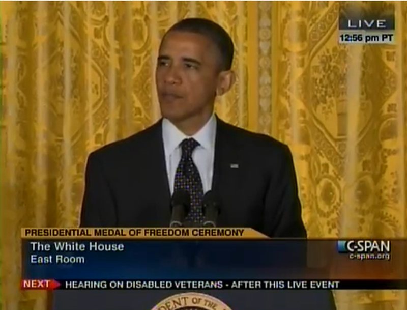 Barack Obama podczas ceremonii uhonorowania Jana Karskiego Medalem Wolności (YouTube)