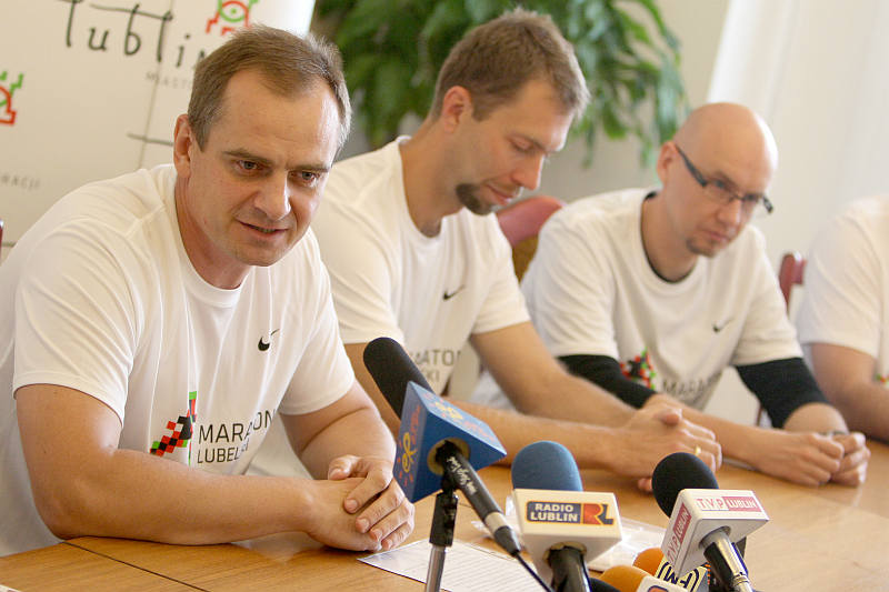 Organizatorzy: (od lewej): Tomasz Rakowski, na co dzień dyrektor lubelskiego ośrodka TVP, <br />
Zbigniew