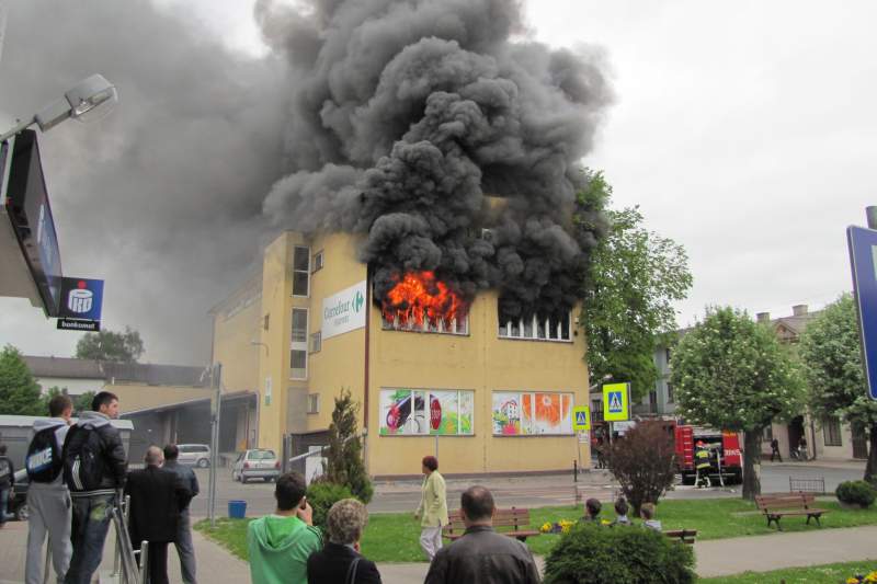 Pożar w Carrefour w Bychawie (Marek Matysek)