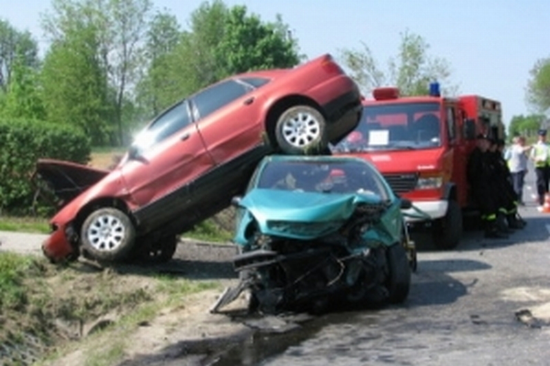 Wypadek w miejscowości Krzywostok (pow. zamojski). W piątek zderzyły się tam dwa samochody osobowe. 