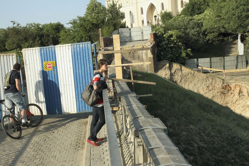 Okolice Zamku w Lublinie straciły na uroku przez rozkopane przejście koło Bramy Grodzkiej – uważa pa