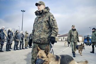 Funkcjonariusze Nadbużańskiego Oddziału SG są w pełni przygotowani na przyjecie kibiców. (Nadbużańsk