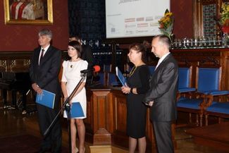 Przedstawicielka PWSZ odebrała certyfikat w reprezentacyjnej auli Collegium Novum Uniwersytetu Jagie