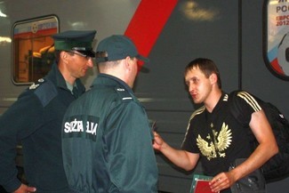 Rosyjscy kibice w drodze na mecz we Wrocławiu (Izba Celna w Białej Podlaskiej)