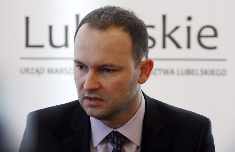 Tomasz Szołtek, do niedawna szef biura regionalnego PSL, teraz organizuje pracę Krzysztofa Hetmana (