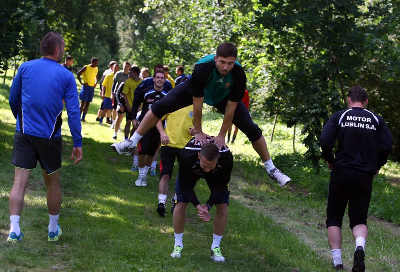 Środowe zajęcia piłkarze Motoru przeprowadzili w parku Ludowym (Jacek Świerczyński)