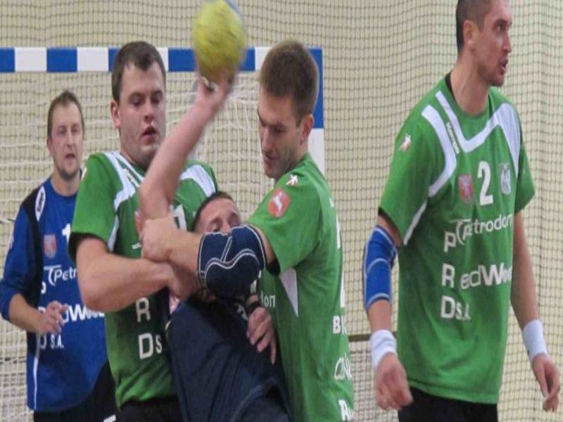 Akademicy z Białej Podlaskiej (zielone koszulki) znowu zostają w pierwszej lidze (ARCHIWUM)