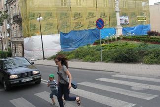 Po remoncie kamienica ma się skomponować z wcześniej zadbanym otoczeniem
 (Fot. Jacek Barczyński)