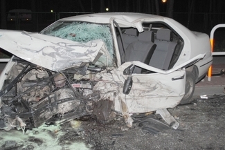 Seat, w którego wjechał pijany kierowca, został doszczętnie rozbity. (KPP Włodawa)