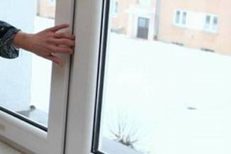 Okradli cztery mieszkania w ten sam sposób