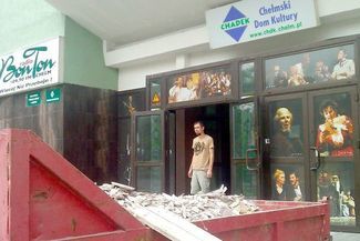 O tym, że w ChDK rozpoczął się remont, świadczy chociażby ustawiony przy głównym wejściu kontener na