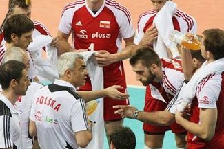 Polscy siatkarze pokonali w niedzielę Włochów 3:1 (fivb.org)
