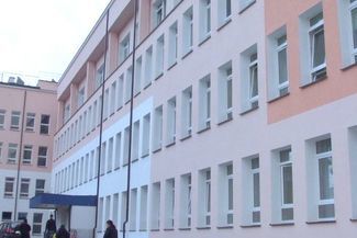 Między innymi znaczne oszczędności przyniosła termomodernizacja budynku szpitala
 (Starostwo Powiat