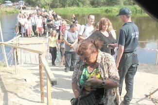 Tak w zeszłym roku wyglądało tymczasowe przejście graniczne na moście pontonowym między Zbereżem (Po