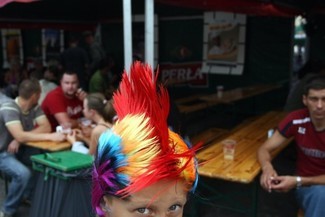 Chmielaki nie mogą się obejść bez takich stałych punktów programu, jak Wybory Miss Chmielaków i koro