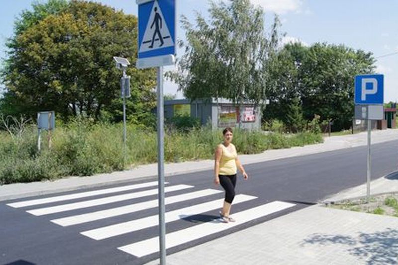Sygnalizatory, oznakowanie przejść dla pieszych i bezpieczna zatoka autobusowa – Starostwo Powiatowe