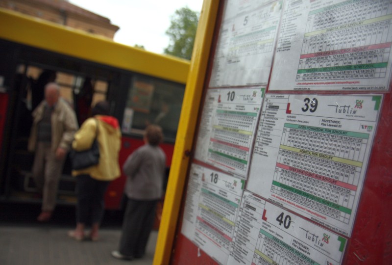 W miejskich autobusach i trolejbusach pojawili się ankieterzy przepytujący pasażerów (Jacek Świerczy