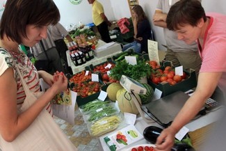 W sobotę na pierwszym EkoBazarze pojawiło się dziesięciu producentów ekologicznej żywności. Można by