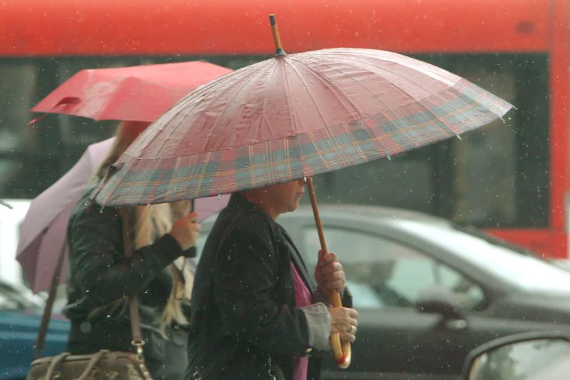 Dzisiaj ostro padało. O kaloszach i parasolach trzeba pamiętać także jutro. (Maciej Kaczanowski)