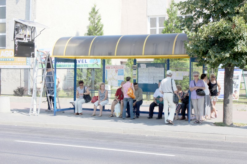 Tablice elektroniczne w Puławach pokazują czas przyjazdu autobusów (Daniel Krawczyk)