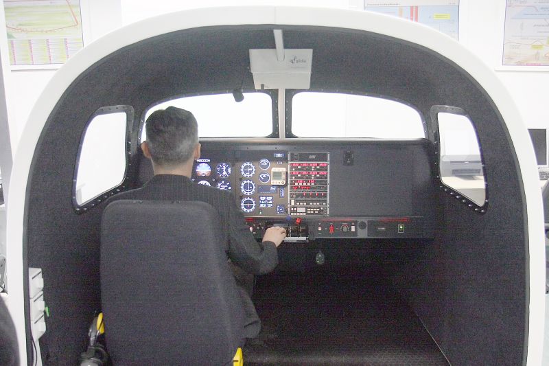 Do tej pory w Akademickim Ośrodku Szkolenia Lotniczego w Dęblinie było kilka maszyn do wirtualnych ć