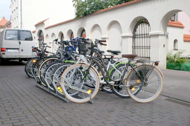 Wypożyczyć można rowery zarówno dla młodszych, jak i starszych, z fotelikami, trekingowe i miejskie