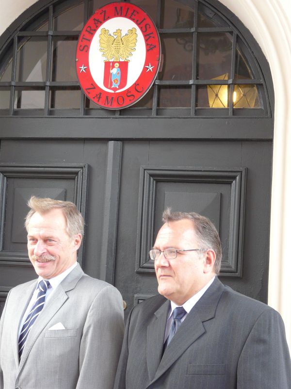 Prezydent Zamościa Marcin Zamoyski (z lewej) i komendant Krzysztof Adamczyk (Damian Samulak)