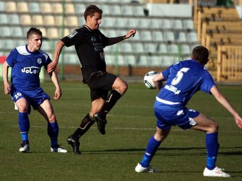 Tomas Pesir (w czarnej koszulce) strzelił bramkę dla GKS Bogdanka (Jacek Świerczyński/Archiwum)