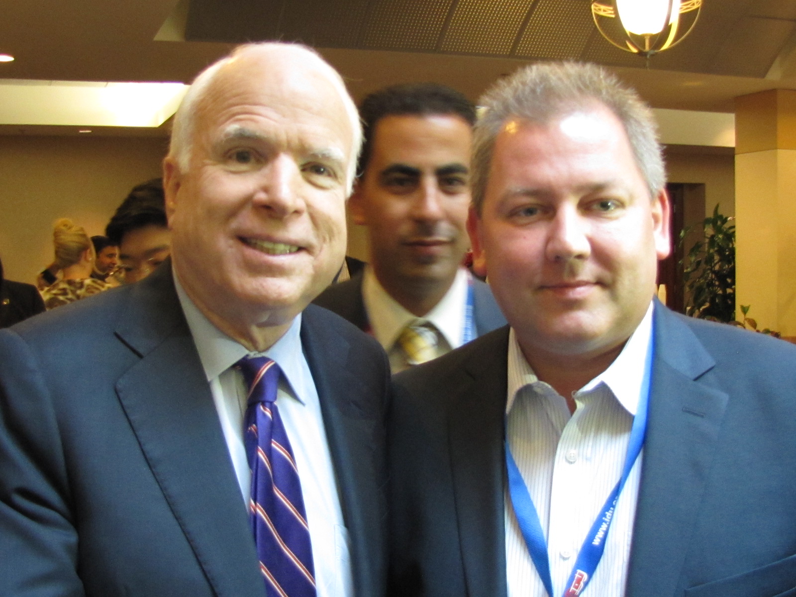 Krzysztof Lisek podczas potkania z Johnem Mc Cainem, legendą Partii Republikańskiej i rywalem Obamy<br />
