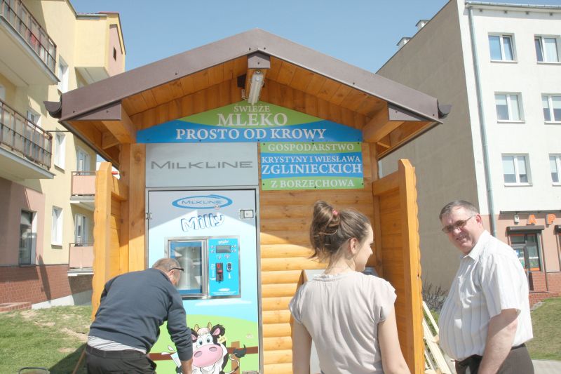 Pierwszy lubelski mlekomat stanął przy ul. Tarasowej w kwietniu 2011 r. (Maciej Kaczanowski/archiwum
