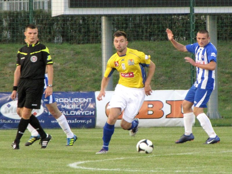 W Suwałkach piłkarze Motoru przegrali drugi mecz z rzędu. Na zdjęciu w środku: Radosław Kursa  (WOJC