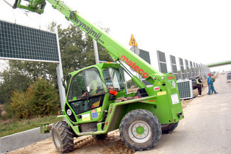 Takie ekrany wzdłuż S17 (Lublin–Piaski) ochronią mieszkańców wsi przed hałasem. (Jacek Szydłowski)